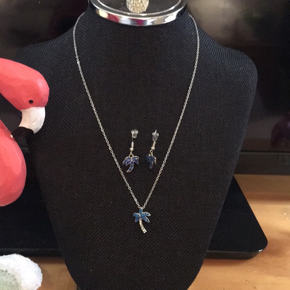 NEW. Coastal Necklace & Earrings